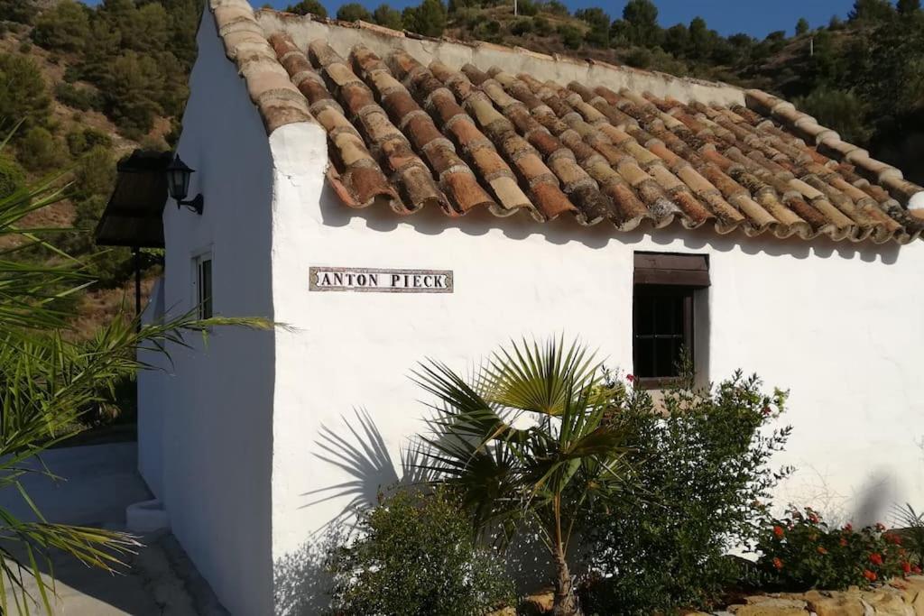 Tiny House 12M2 In Holiday Park With 55 M2 Pool Tolox Exterior foto